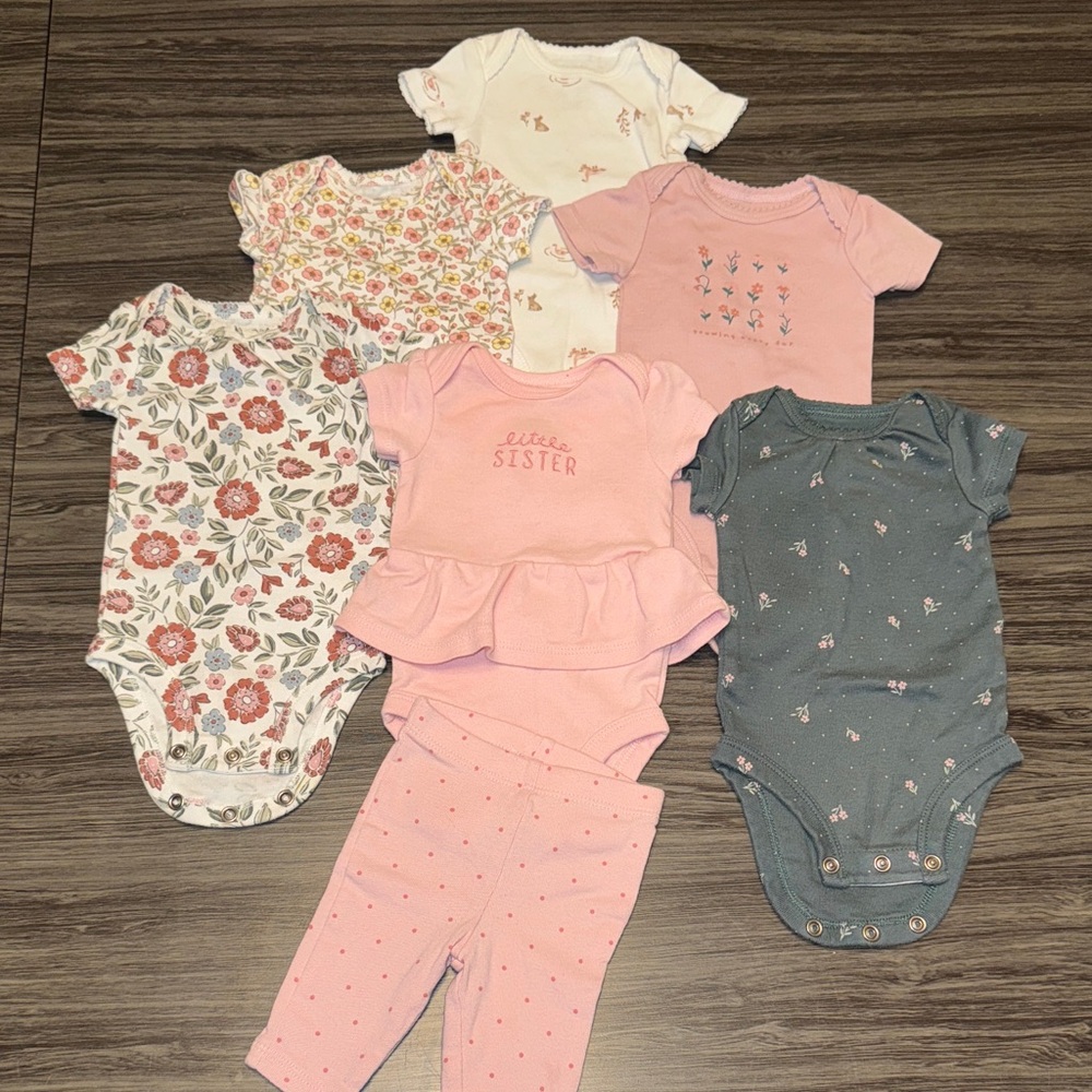 Bundle of onesies💕